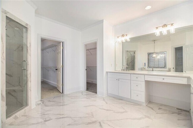 Building Photo - 960 Landmark Dr NE