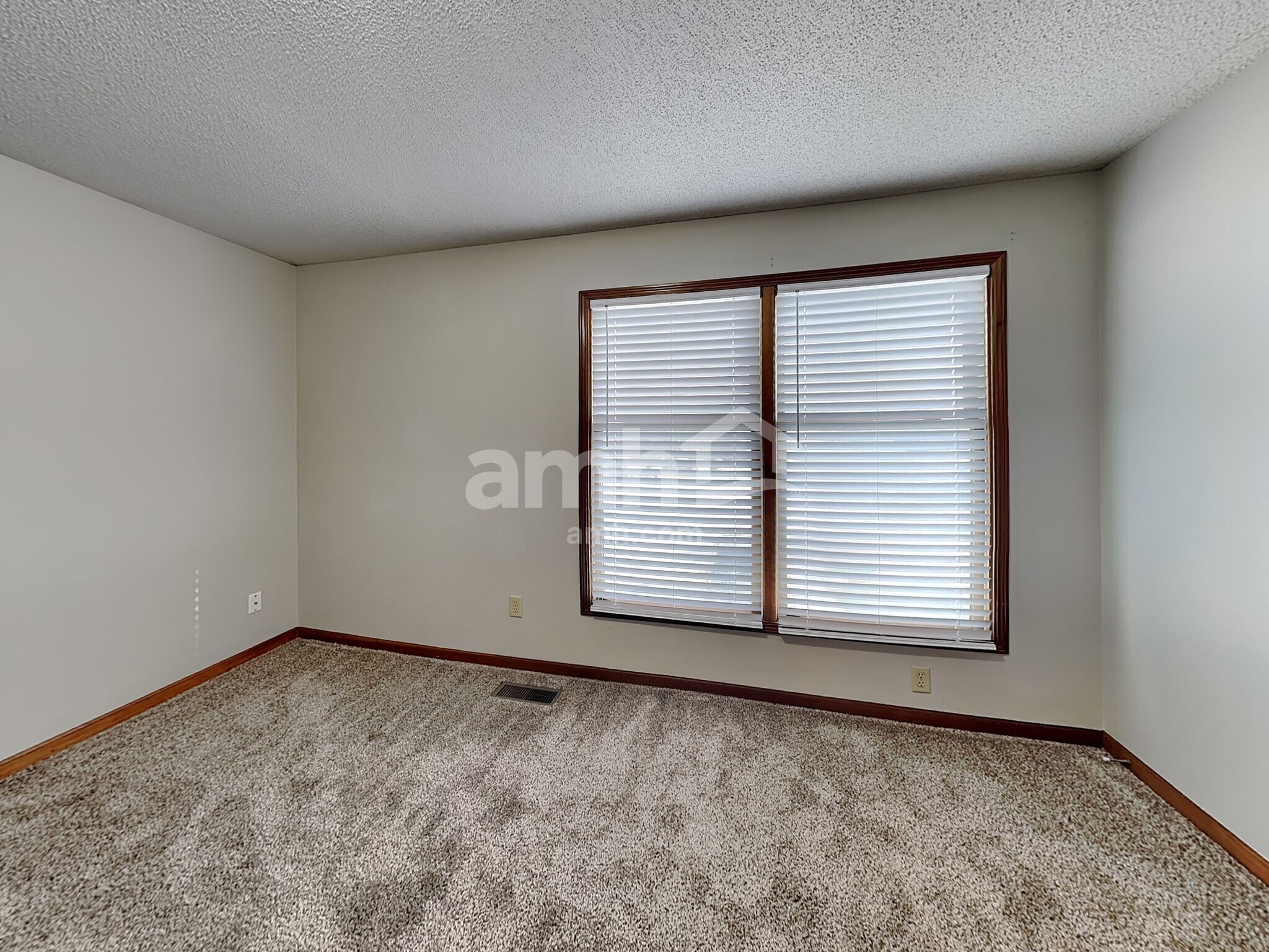 Building Photo - 6103 N Evans Ave