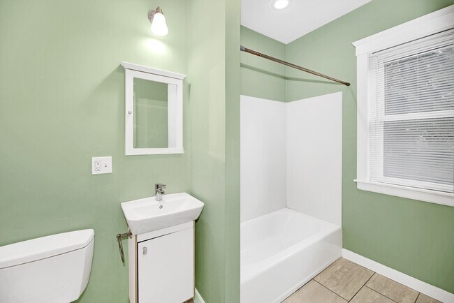 Building Photo - 79 Perkins St