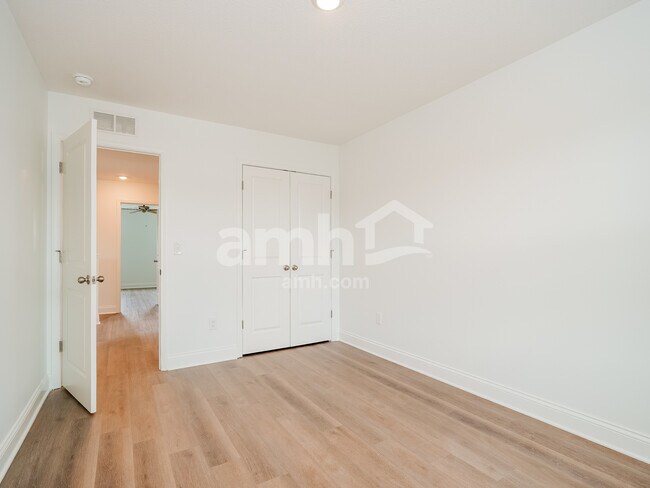 Building Photo - 9032 Lucy Dr