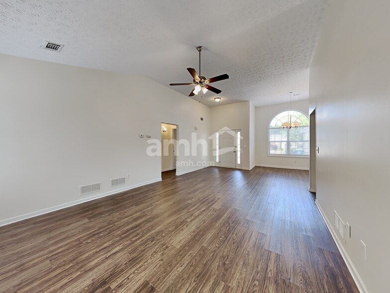 Building Photo - 910 Harbins View Dr