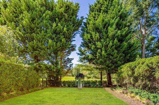 Building Photo - 97 Coopers Farm Rd