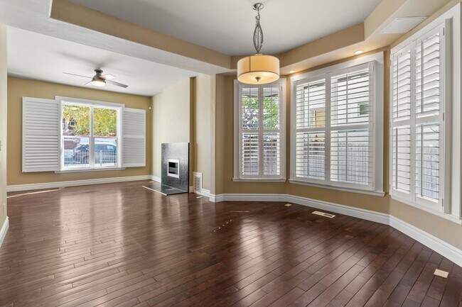 Building Photo - Beautifully updated 3 BR 3 bath Victorian home 7 blocks from Washington Park