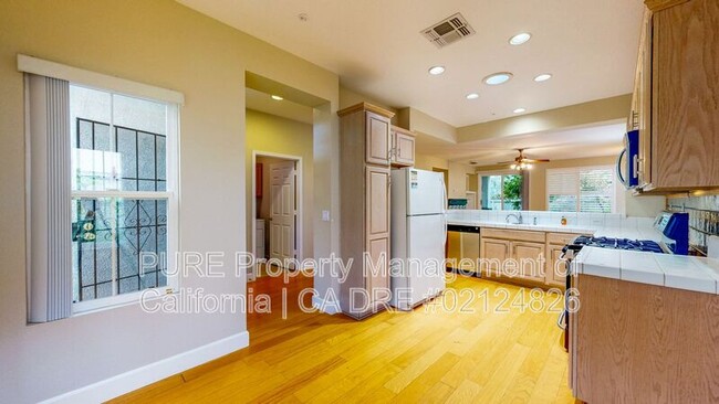 Building Photo - 121 Porterfield Creek Dr