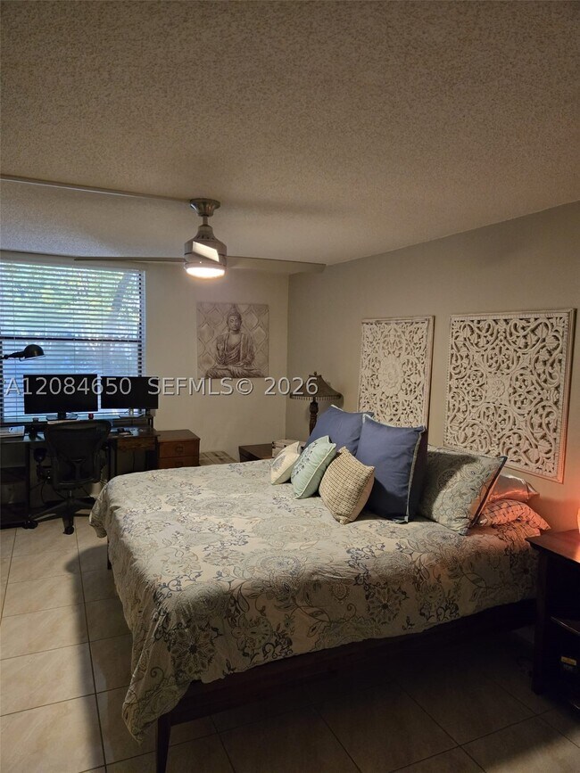 Building Photo - 14321 N Kendall Dr