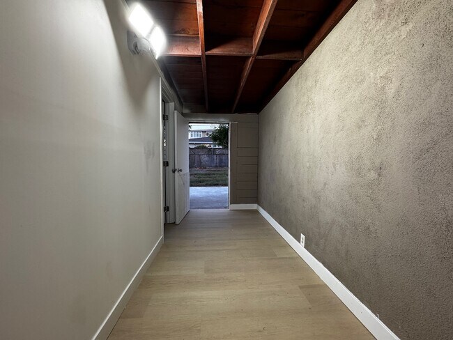 Building Photo - 7021 Betty Dr