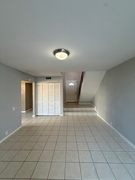 Living Room - 2617 Lakemoor Pl