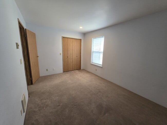 Building Photo - 1728 Edwards Dr