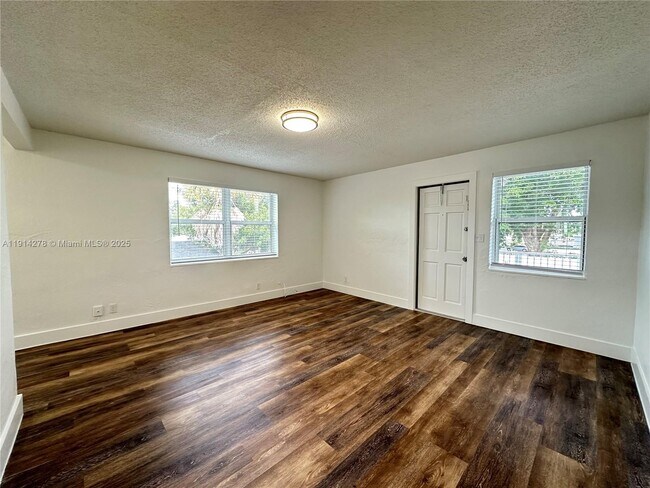 Building Photo - 1821 Thomas St