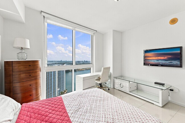 Building Photo - 465 Brickell Ave
