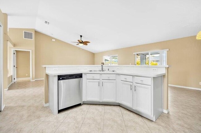 Building Photo - 1355 SW Porter Rd