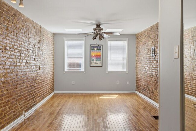 Building Photo - 420-A S Regester St