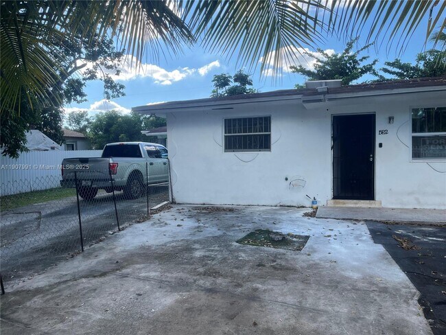 Building Photo - 15812 NW 39th Ct