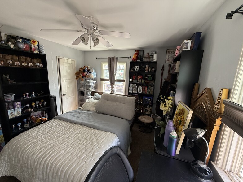 Building Photo - 504 S 46th St