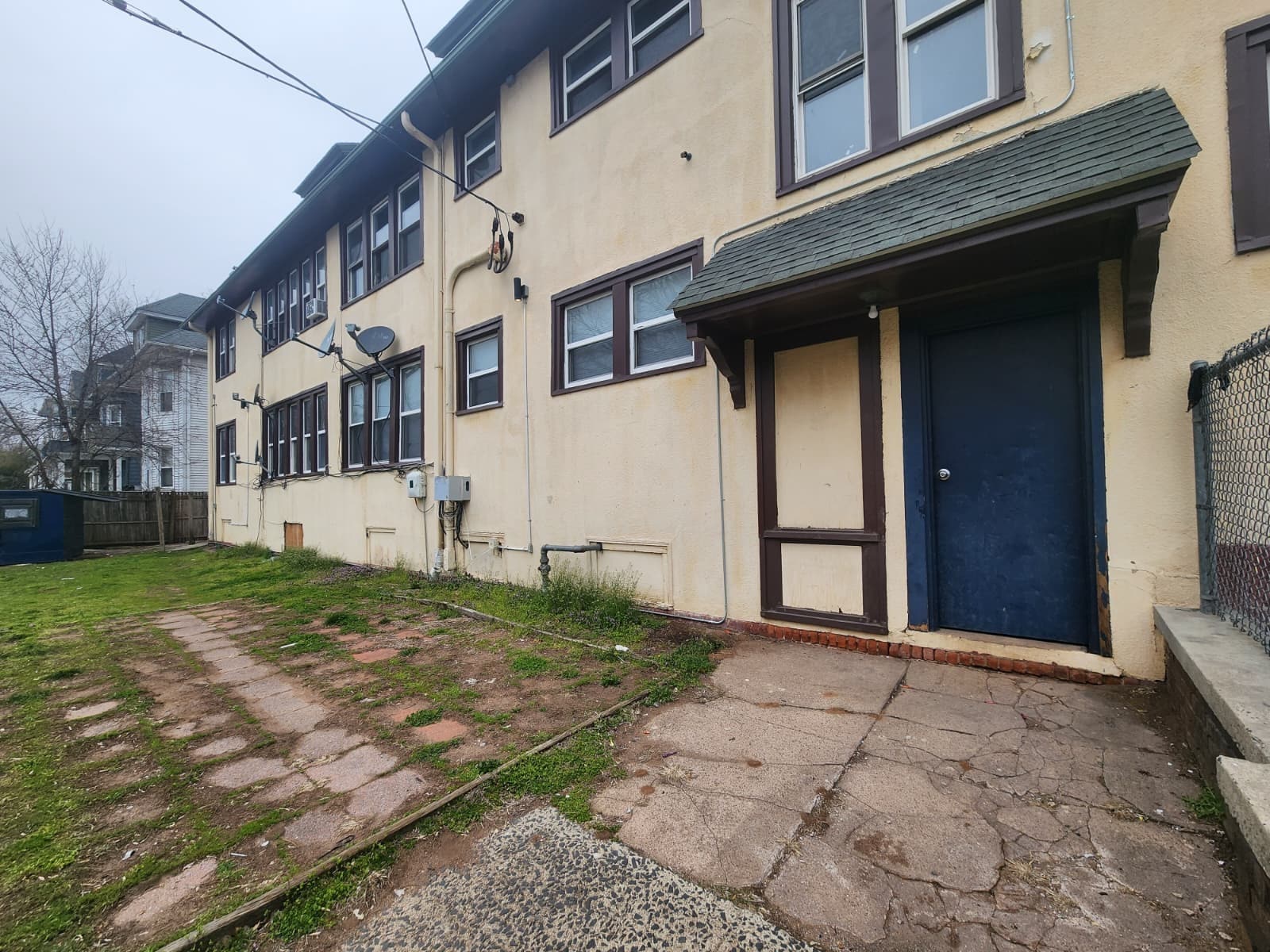 Building Photo - 270 Sherman Ave