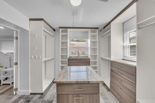 Building Photo - 530 NE 17th St