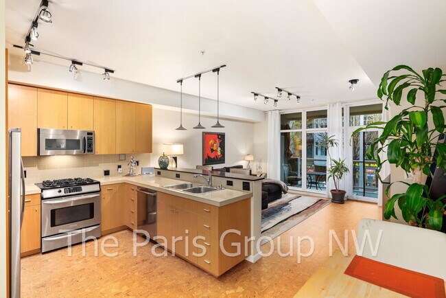Building Photo - Gorgeous Lower Queen Anne 1BR is Perfect! * Above Safeway