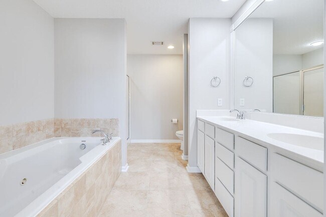 Building Photo - Spacious 4BR Townhome with Elevator in the Heart of Pooler