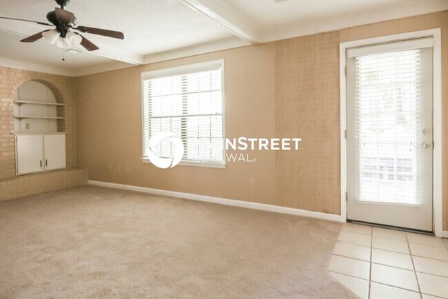 Building Photo - 4 Bedroom Pet-Friendly Home in Cordova, TN with Main Street Renewal
