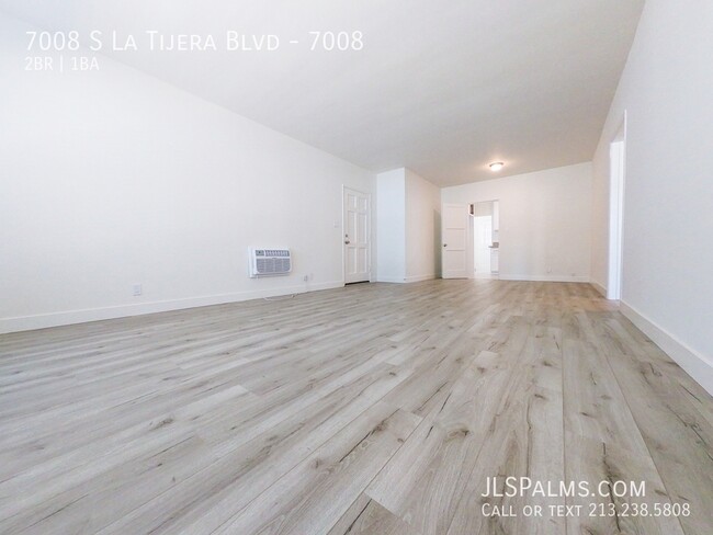 Building Photo - Beautifully remodeled 2 bed w/Full stainle...