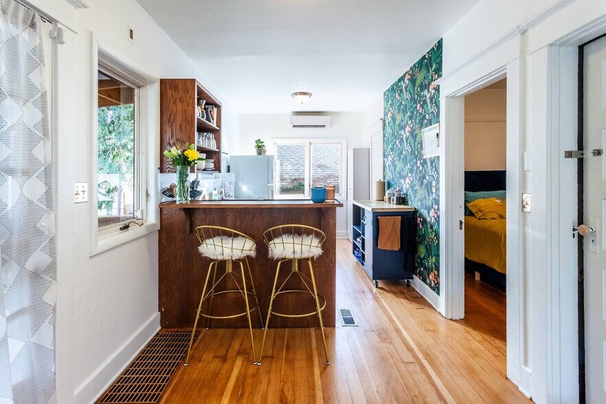 Building Photo - 1322 NE Skidmore St