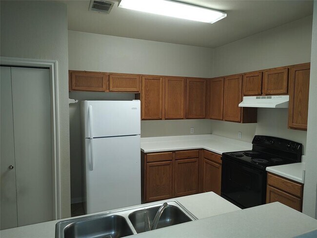 Building Photo - 2206 S Bagdad Rd