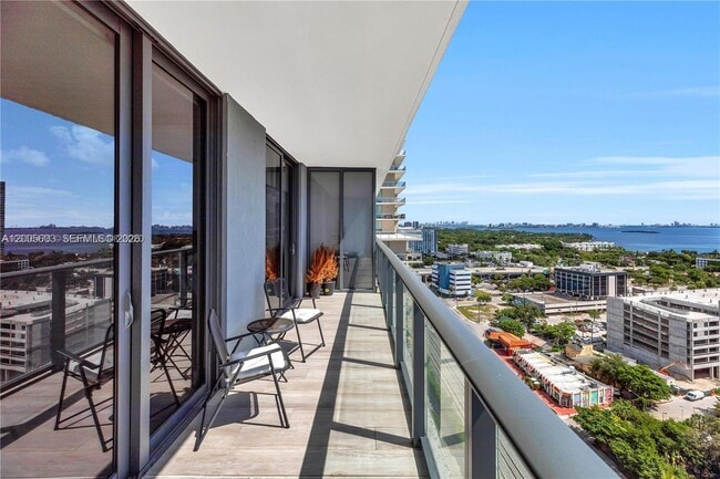 Building Photo - 121 NE 34th St