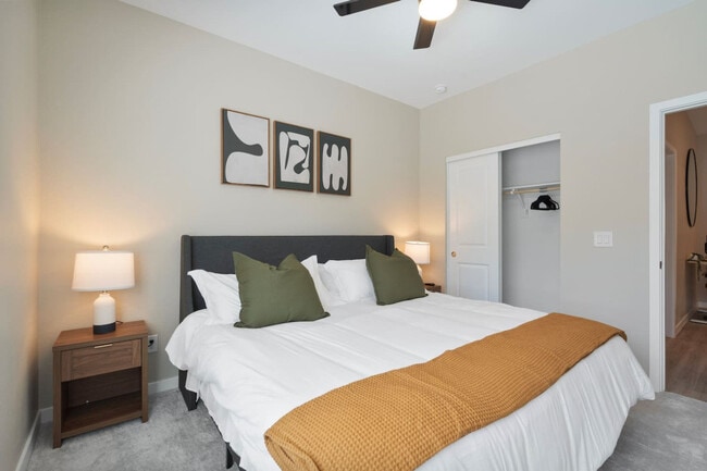 Building Photo - 16601 N Parkview Pl