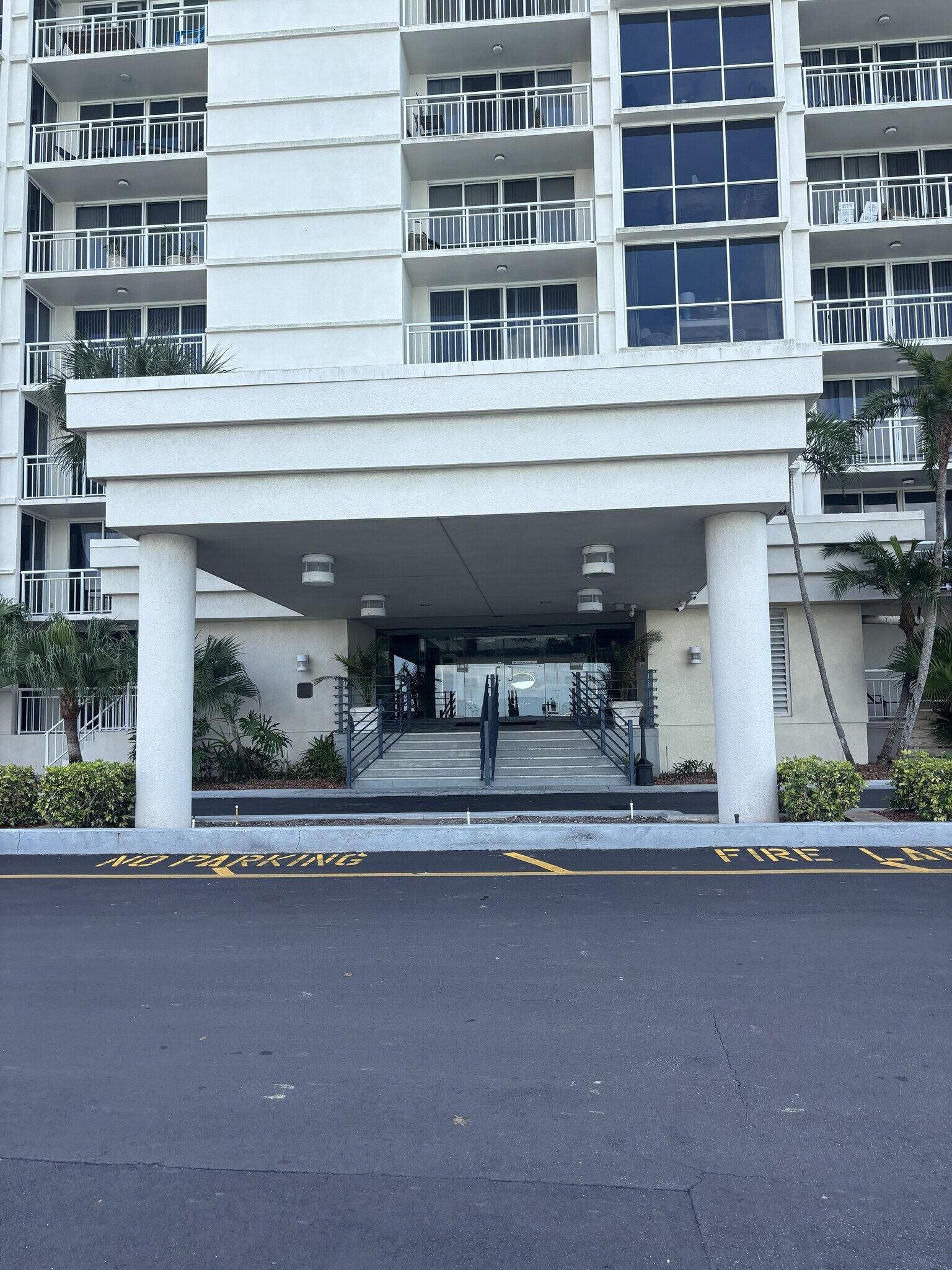 Building Photo - 100 Pierce St