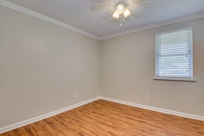 Building Photo - 608 Cedarwood Ct