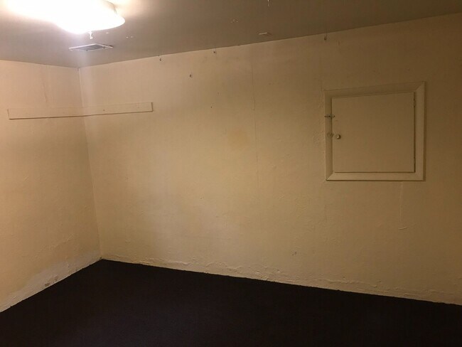 Building Photo - House for August Prelease with Easy Access to CU