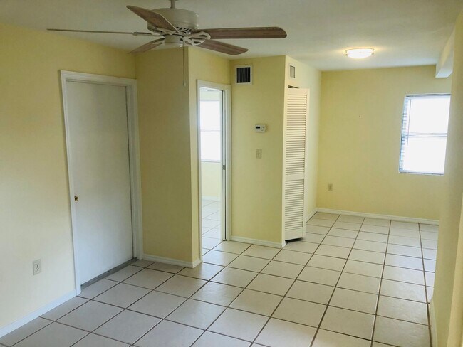 Building Photo - 1923 Jefferson Ave