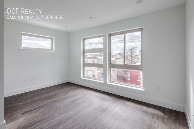 Building Photo - 1155 S 15th St