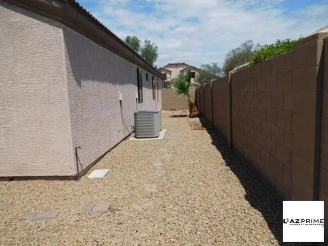 Building Photo - 2421 W Ellis St