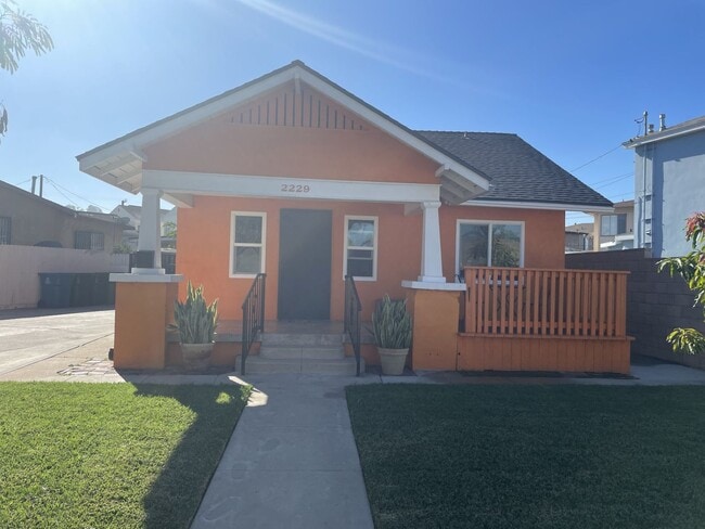 Building Photo - Wonderful Newly Remodeled 2 Bedroom House in Prime Alhambra Location Fully Furnished