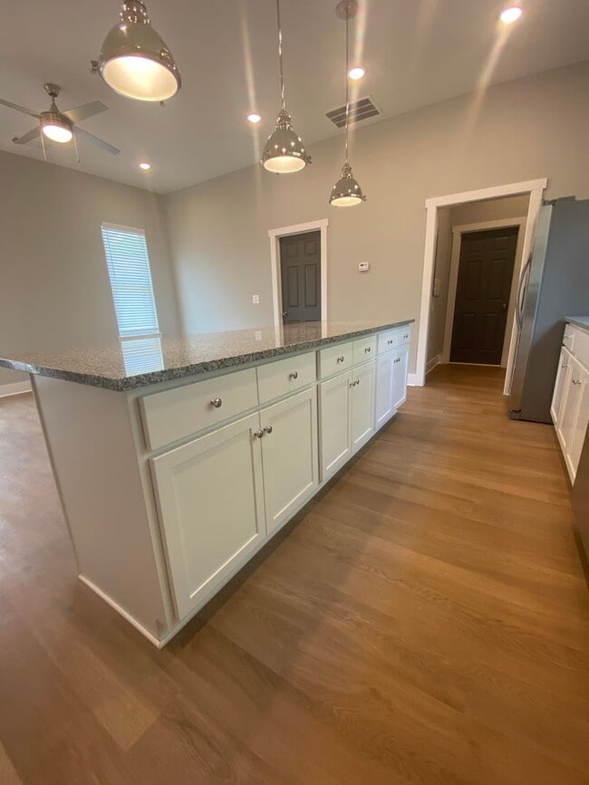 Building Photo - 255 Bailey St