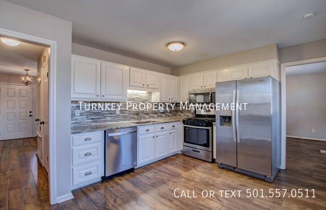 Building Photo - 2 Forest Maple Ct