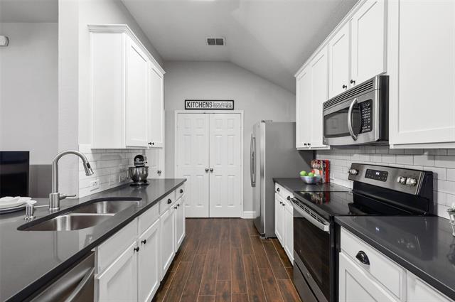 Building Photo - 1432 Castlegar Ln
