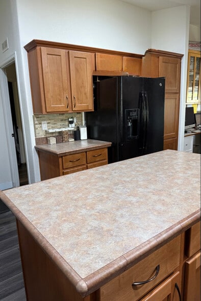 Building Photo - 120 N Val Vista Dr