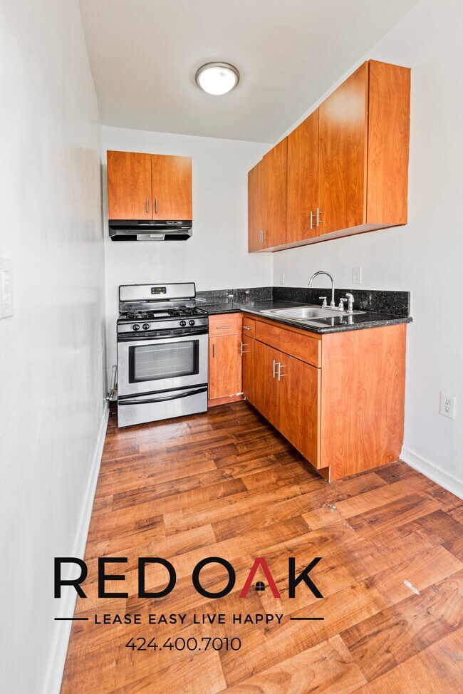 Building Photo - 716 S Berendo St