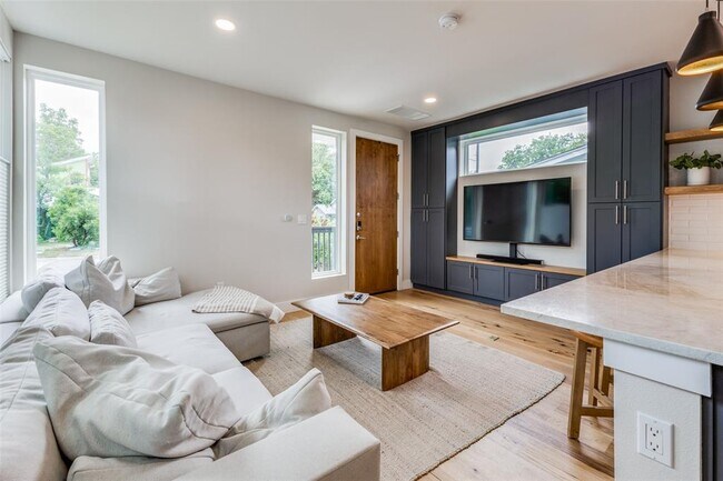 Building Photo - 1204 Georgian St