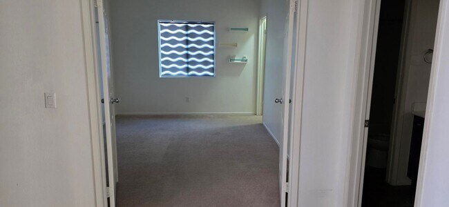 Building Photo - Beautiful Solar Home in Jurupa Valley Available Now!