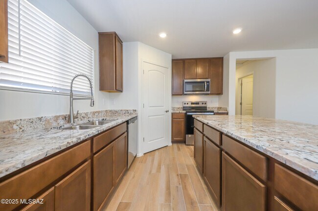 Building Photo - 9122 E Red Blf Ct