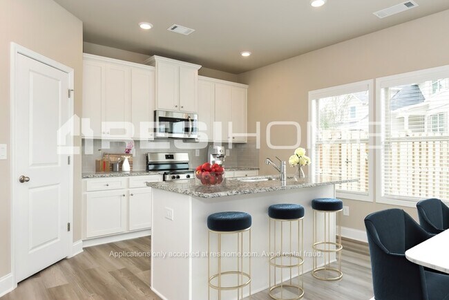 Building Photo - 179 Brougham Dr S