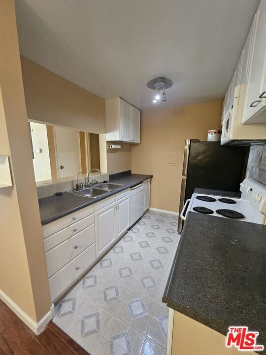 Building Photo - 5460 White Oak Ave