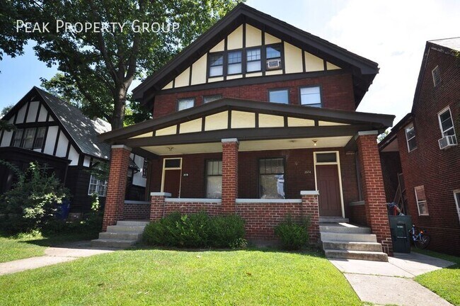 Primary Photo - 2074-2078 Summit Street-2078 Summit Street- 4 bedroom