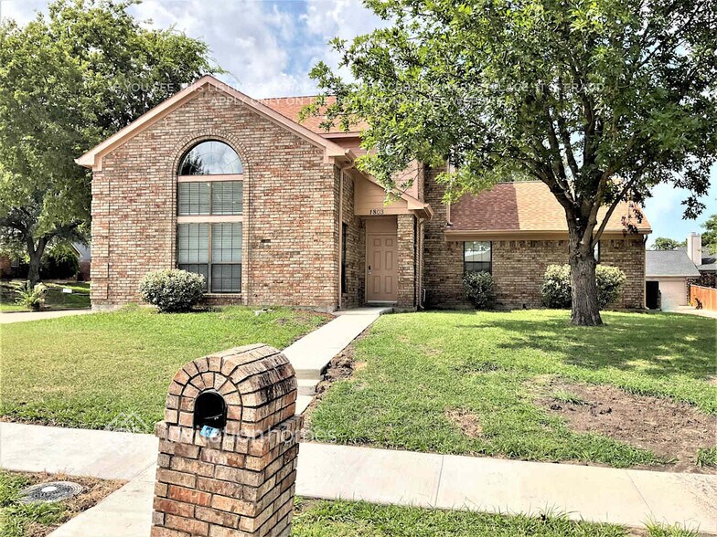 Building Photo - 1803 Shoreline Dr