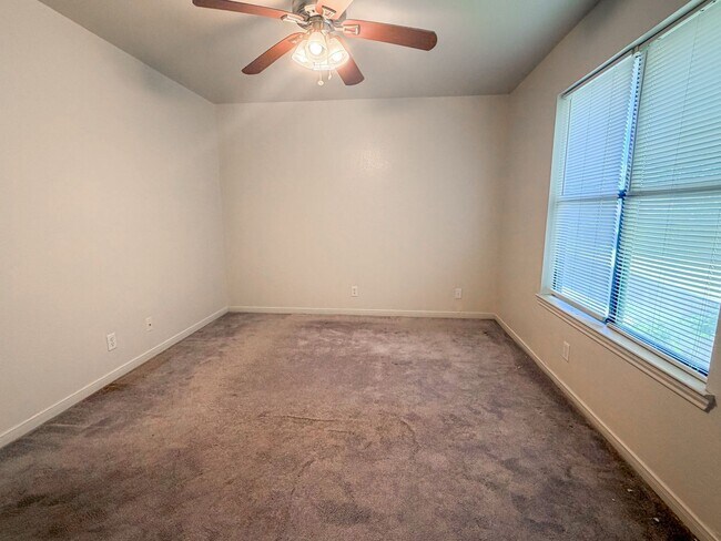 Building Photo - 5202 Daybreak Cir