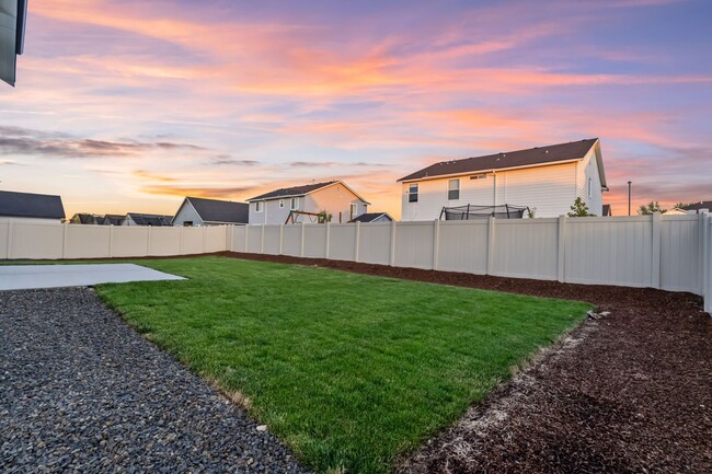 Building Photo - BRAND NEW & BEAUTIFUL - 4bd/2.5 BATH HOME ...
