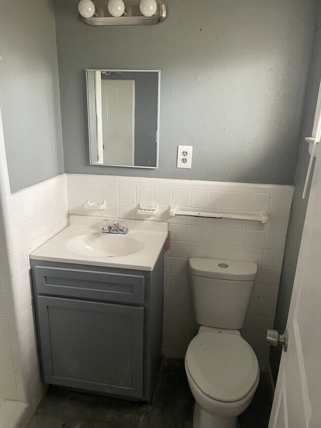 Building Photo - Bright 3BR SFR w/ 2 car garage + Eat in Kitchen + Large Patio in Memphis